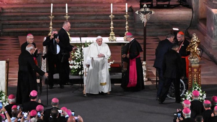 Večernja molitva u samostanu Jeronimos u Lisabonu 