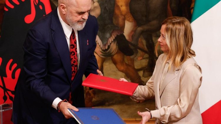 Kryeministri i Shqipërisë Edi Rama dhe kryeministrja e Italisë, Giorgia Meloni