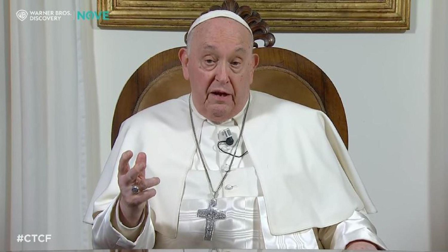 Pope on irregular couples: “God bless everyone, everyone, everyone”
