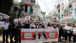 Des journalistes tunisiens manifestent à l'occasion de la Journée mondiale pour la liberté de la presse, le 3 mai 2024. 