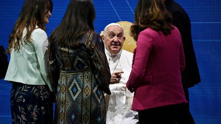 Frauen und der Papst