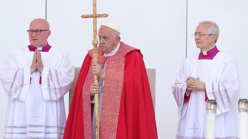 教皇、聖霊の様々な働きを観想、ヴェローナの競技場でミサ - バチカン・ニュース
