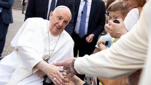 Papst besucht 80 Kinder und Jugendliche der „Schule des Gebets“