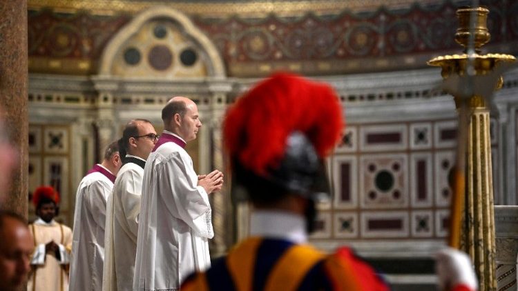 Bei der Eucharistiefeier im Lateran