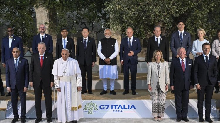 I leader mondiali al G7 in Puglia, con la presenza di Papa Francesco 