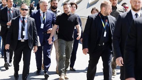 Il presidente ucraino, Zelensky, al vertice di pace in Svizzera 