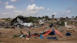 Gaza displacement camp following withdrawl of Israel Army