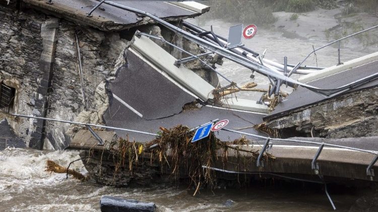 Die zerstörte Visletto-Brücke zwischen Visletto und Cevio im Maggiatal