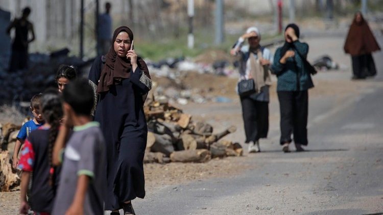 Des familles palestiniennes fuient la ville de Gaza vers le sud, le 11 juillet. 