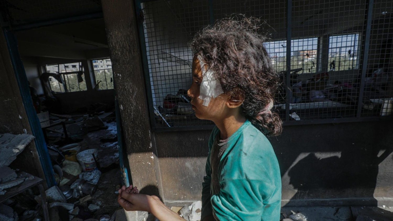 Israel bombardeó dos escuelas en la Franja de Gaza, provocando decenas de víctimas