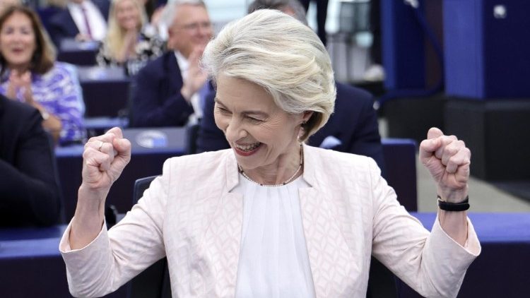 Ursula von der Leyen riconfermata alla guida della Commissione europea