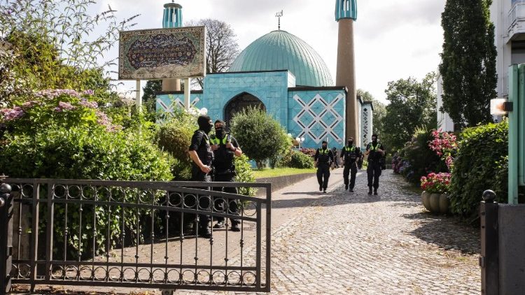 Blaue Moschee Hamburg, während der Razzia durch die Polizei