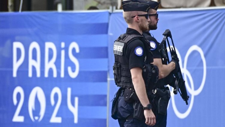 Parigi: imponenti misure di sicurezza per l'apertura delle Olimpiadi