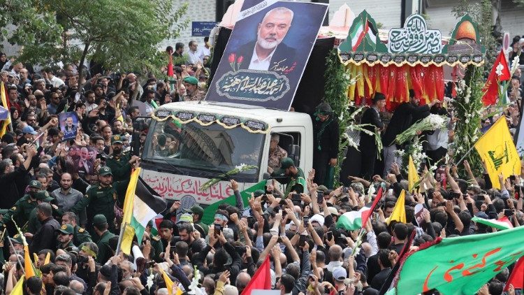 Procession lors des funérailles d'Ismail Haniyeh, chef politique du Hamas, tué à Téhéran le 31 juillet 2024