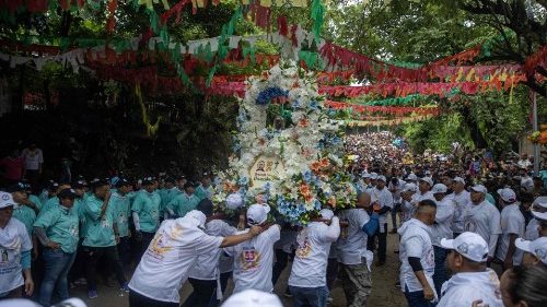 Nicaragua destierra hacia Roma a 7 sacerdotes 