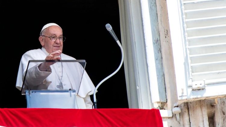 Papst Franziskus beim Angelus