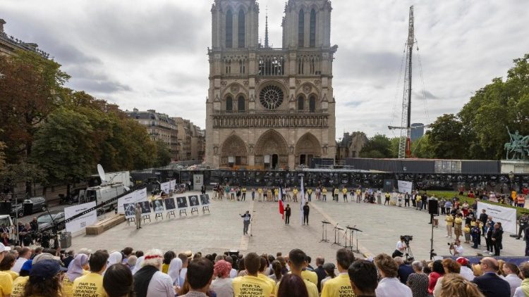 Interfaith meeting outside Notre Dame on the occasion of the Paris Olympics