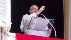 Il Papa, strade di pace si aprano con dialogo e negoziato