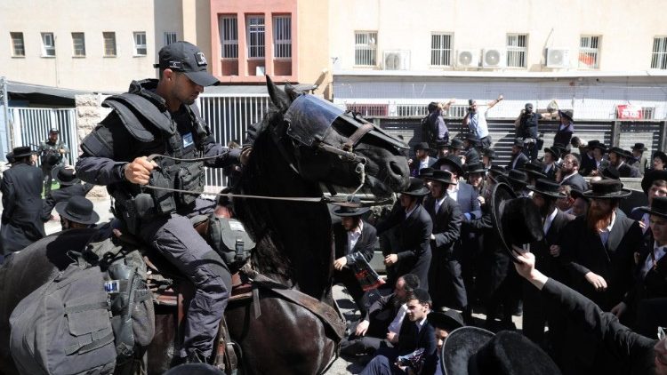 Kundgebung in Jerusalem gegen die Rekrutierung von ultraorthodoxen Juden in die israelische Armee