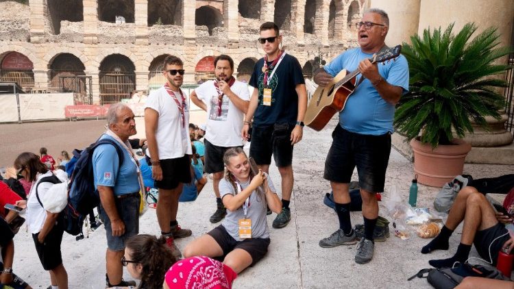 Os líderes de escoteiros em Verona