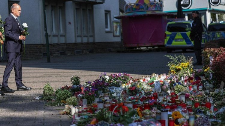 Der deutsche Bundeskanzler Olaf Scholz nach der Messerattacke in Solingen