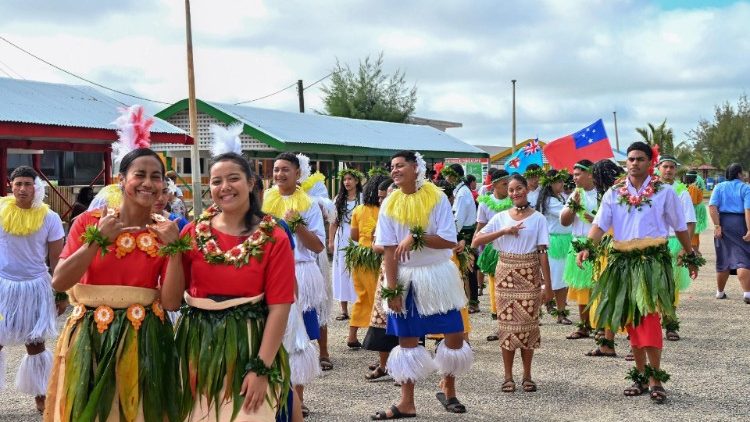 Jeunes militants pour le climat, en marge du 53e Forum des îles du Pacifique, à Nuku'alofa, capitale de l'archipel des Tonga, dans l'océan Pacifique sud, le 27 août 2024.