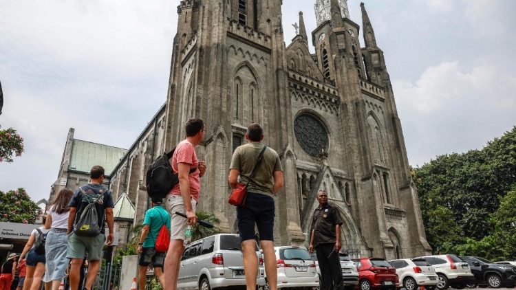 La cathédrale de Jakarta s’apprête à accueillir le Pape François. 