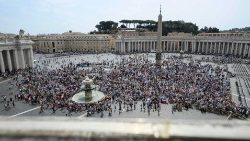 Il Papa all'Angelus, 'pregate per il mio viaggio'