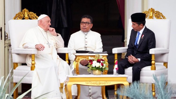 Encuentro privado del Papa Francisco con el presidente de Indonesia, Joko Widodo