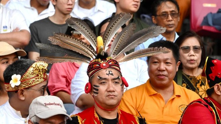 Teilnehmer an der Papstmesse in Jakarta