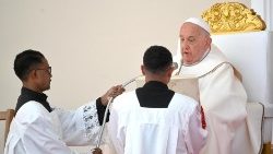 Papa Francesco celebra la messa nella Spianata di Taci Tolu