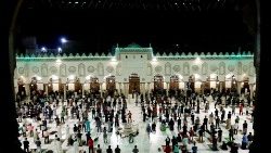 Abendgebet während des Fastenmonats Ramadan in der Al-Azhar-Moschee