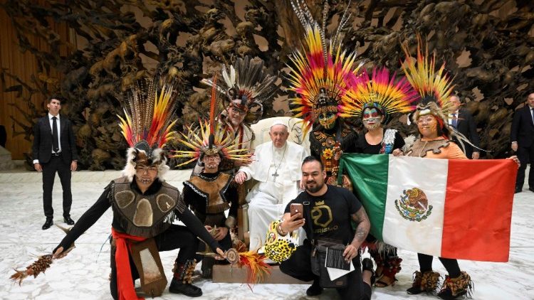 मेक्सिको के स्वदेशी लोग सन्त पापा फ्राँसिस के साथ, फाईल तस्वीरः अगस्त 2022