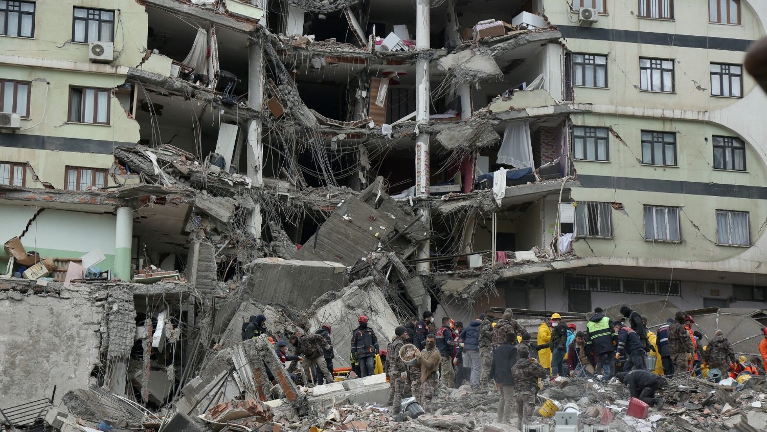 Terremoto en Turquía y Siria. El pésame y la oración del Papa por las