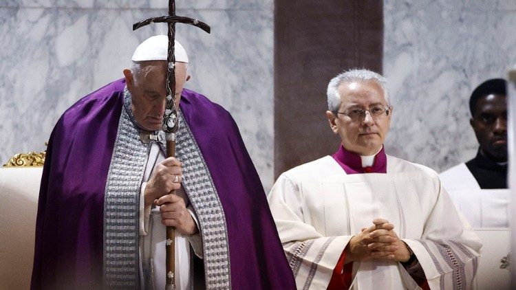 사순시기의 프란치스코 교황 (자료사진)