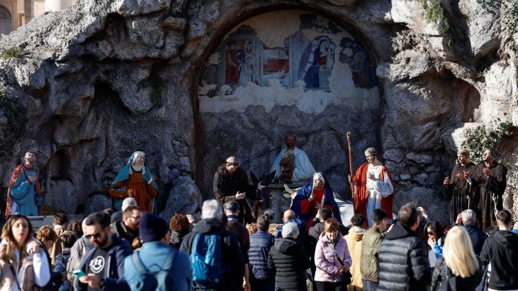 Božične jaslice i drvce na Trgu svetog Petra