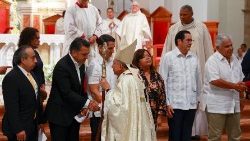 Los candidatos a la presidencia de Panamá asisten a una misa en la Catedral Metropolitana, en Ciudad de Panamá. (REUTERS)