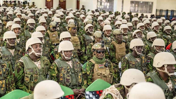 A kenyai békefenntartók indulás előtt