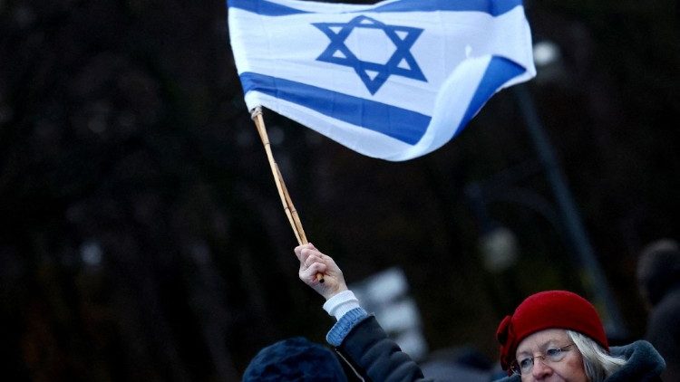 Protest gegen Antisemitismus am Brandenburger Tor in Berlin