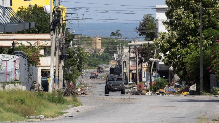 Policía Nacional de Haití controla las calles de Puerto Príncipe tomadas por bandas criminales