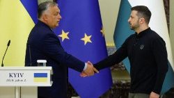 Il premier ungherese Orban e il presidente ucraino Zelensky durante l'incontro a Kyiv