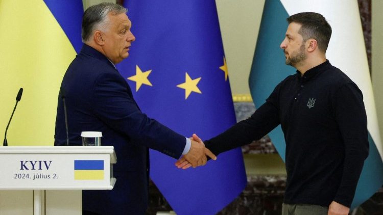 Il premier ungherese Orban e il presidente ucraino Zelensky durante l'incontro a Kyiv