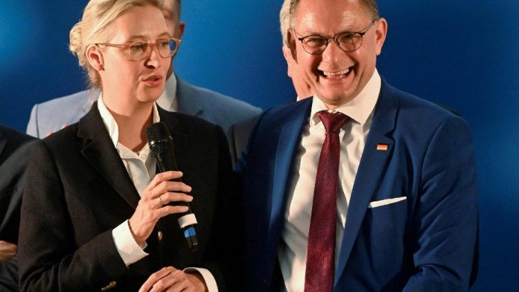 Die beiden Parteichefs der AfD, Weidel und Chrupalla, beim Parteitag in Essen