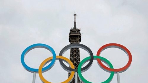 Původní olympijské heslo bylo před třemi lety v Tokiu aktualizováno a vedle „rychleji, výše, silněji“ přibylo slovo „společně“. 
