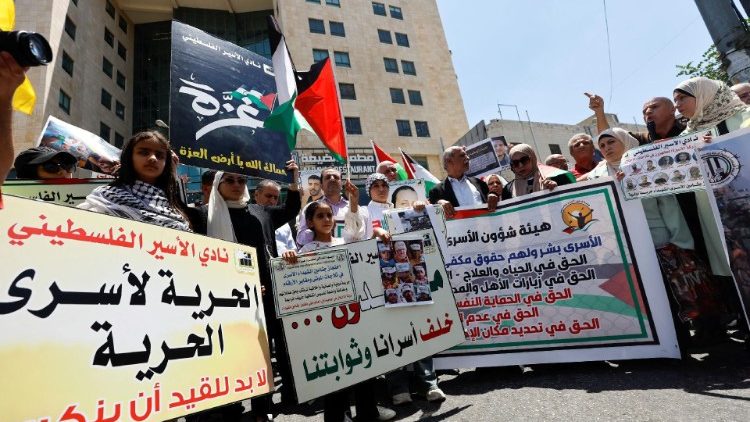 Palästinenser in Hebron bei einer Solidaritäts-Demo für die Palästinenser in Gaza 