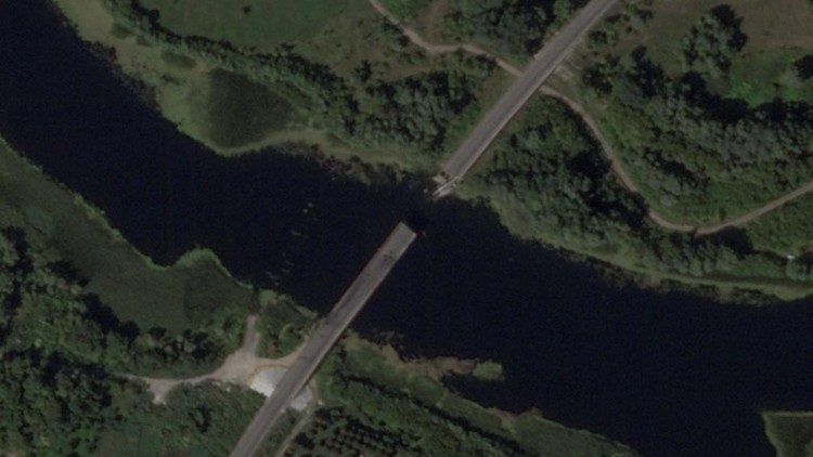 Immagine satellitare che mostra la distruzione del ponte nella regione del Kursk