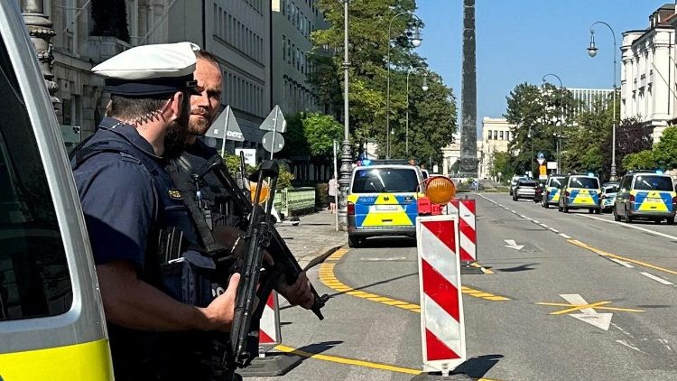 Polizisten in München nach dem mutmaßlichen Attentatsversuch