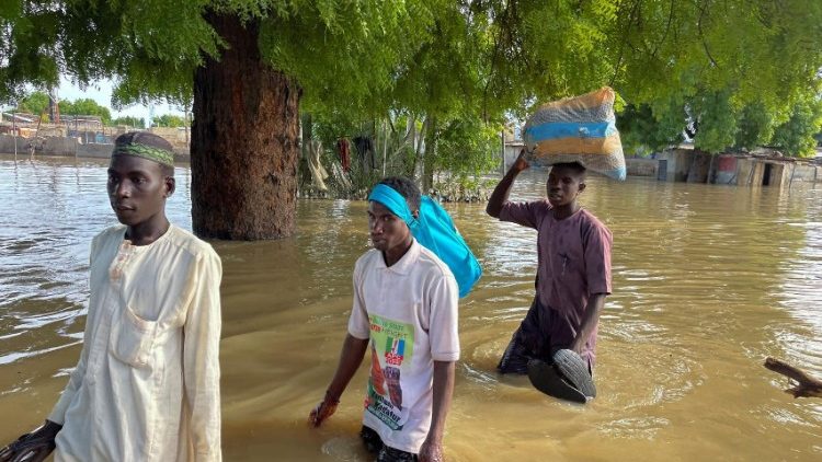 
                    Nigéria tem pior inundação dos últimos 30 anos, com 1 milhão de pessoas atingidas
                