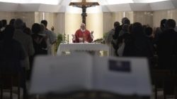  Frühmesse: Sich vom Kreuz Jesu anziehen lassen