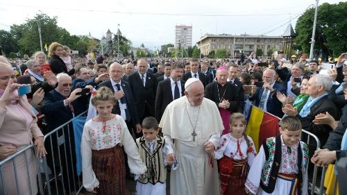 Papež mladým lidem z Rumunska: používejte sociální média, ale neustrňte ve virtuálním životě